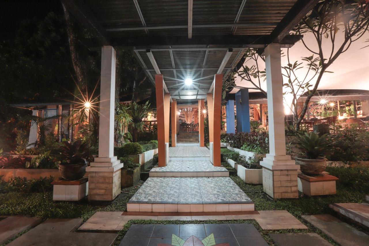 The Village Resort בוגור מראה חיצוני תמונה
