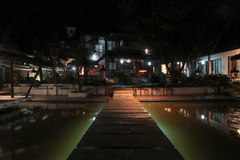 The Village Resort בוגור מראה חיצוני תמונה