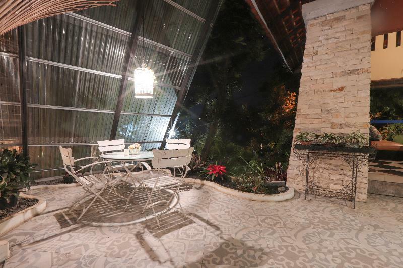 The Village Resort בוגור מראה חיצוני תמונה